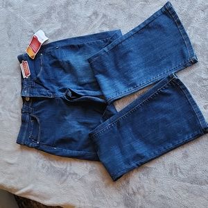 Lee Women’s Jeans Bootcut Stretched Size 6 Medium NWT